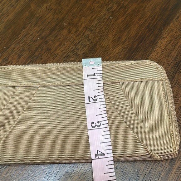 TRAVELON zipper closure wallet - Picture 10 of 10